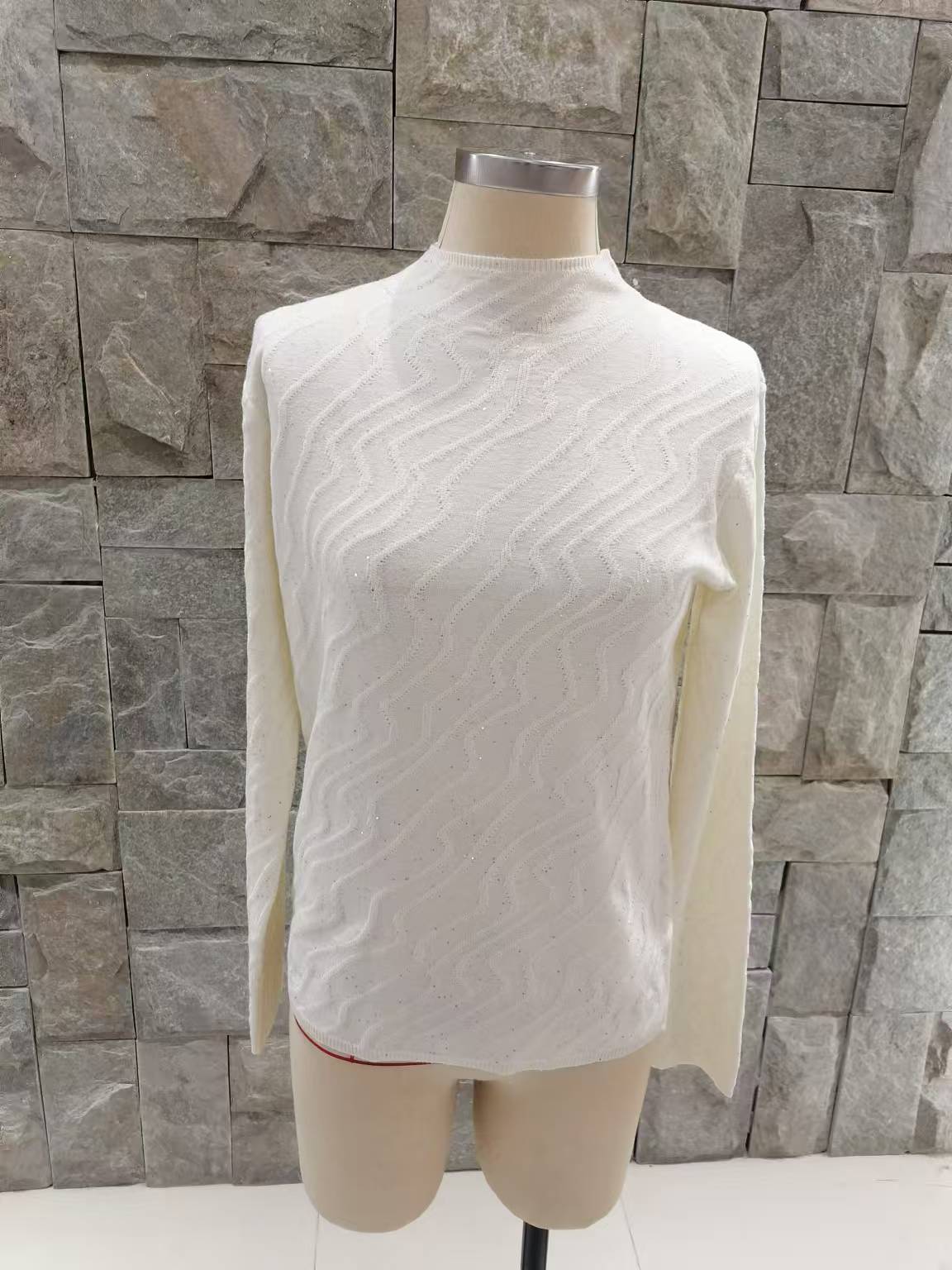 women fit pull over sweater