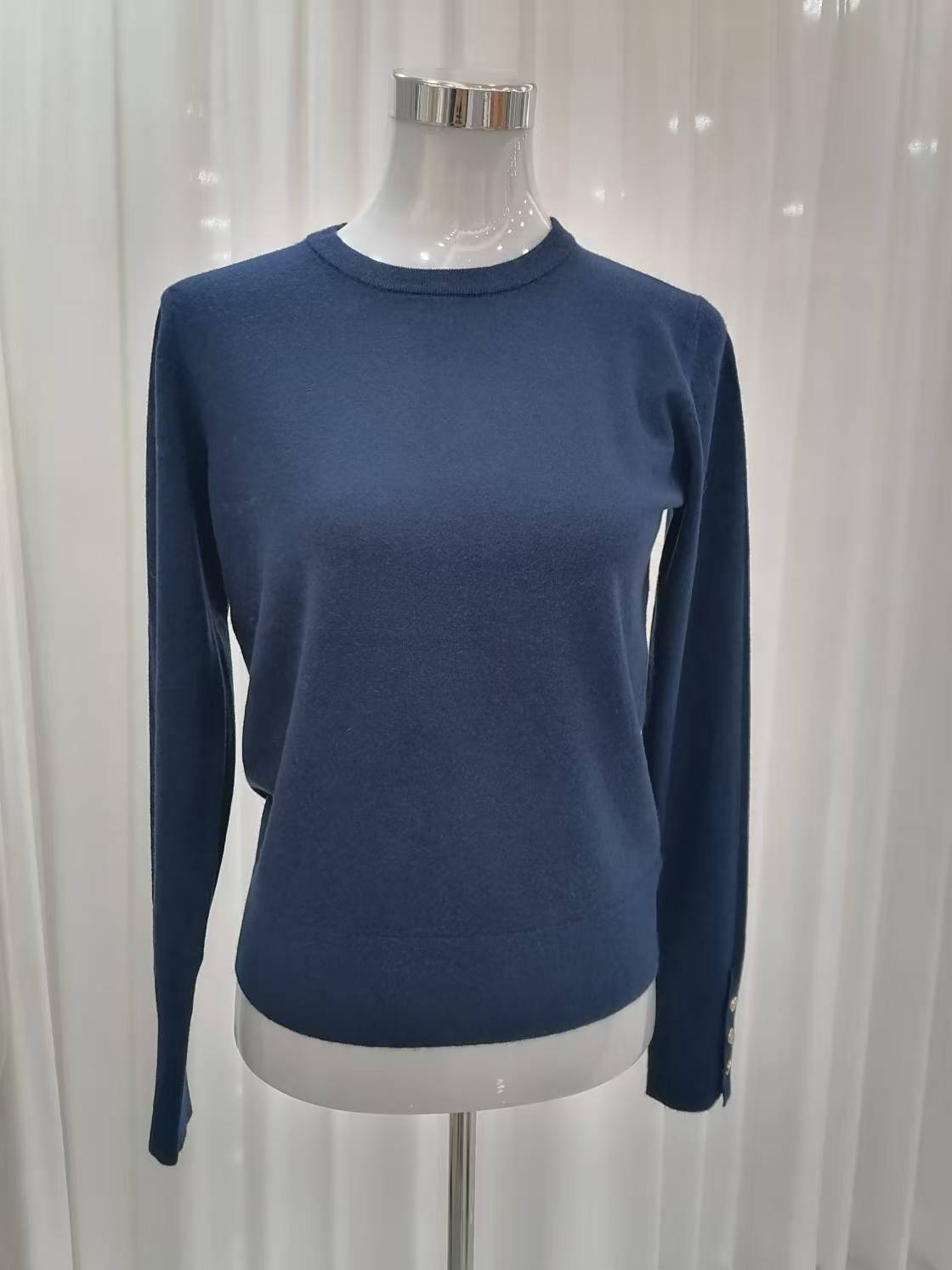 Women fit  round neck knit pullover sweater